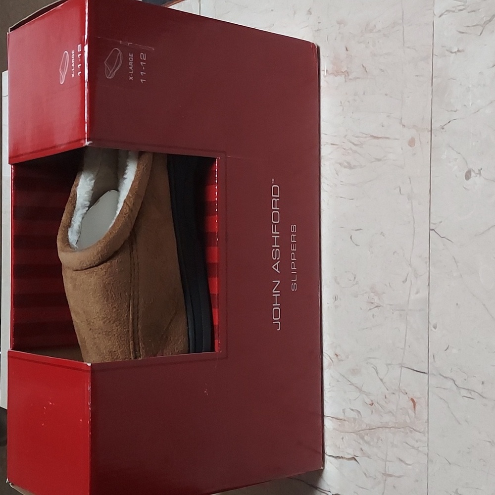 NEW- John Ashford mule Indoor/Outdoor Slippers SIZE:11-12 (XL). Color Tan